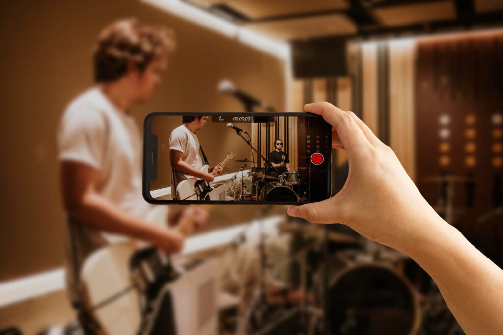How to make a trailer on iMovie on iPhone
